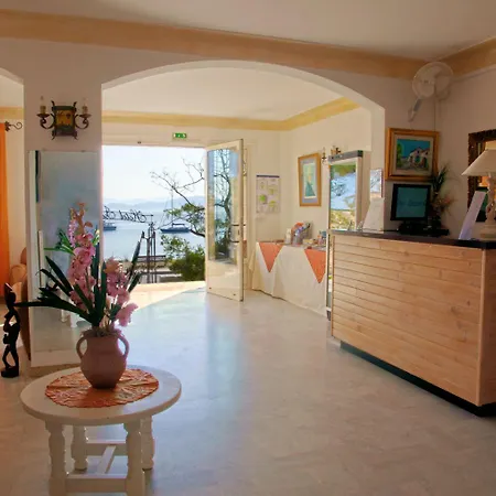 L'isula Rossa LʼÎle-Rousse