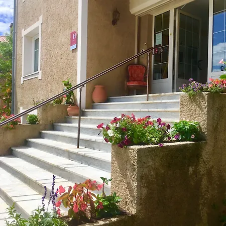 Отель L'isula Rossa Л'Иль-Рус