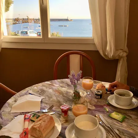 L'isula Rossa LʼÎle-Rousse