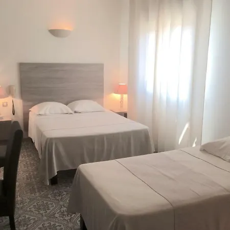 Hotel L'isula Rossa LʼÎle-Rousse