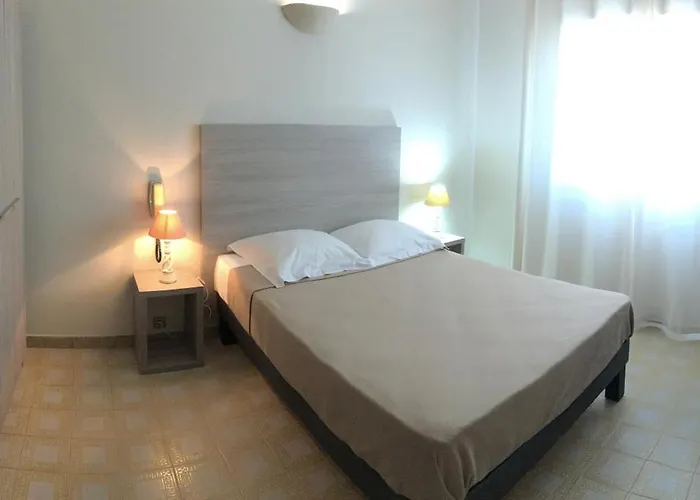 Hotel L'isula Rossa 2*