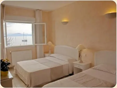 L'isula Rossa LʼÎle-Rousse