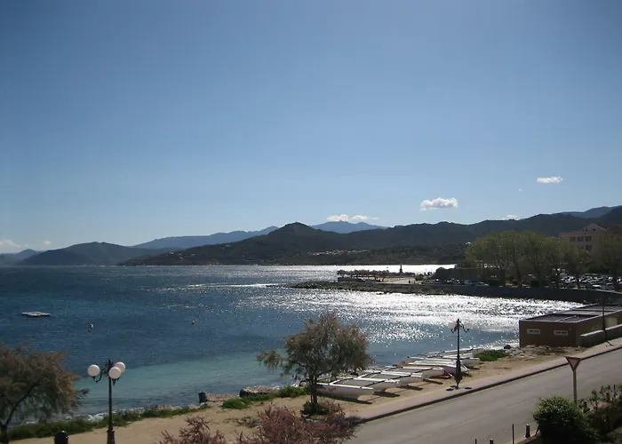 L'isula Rossa LʼÎle-Rousse