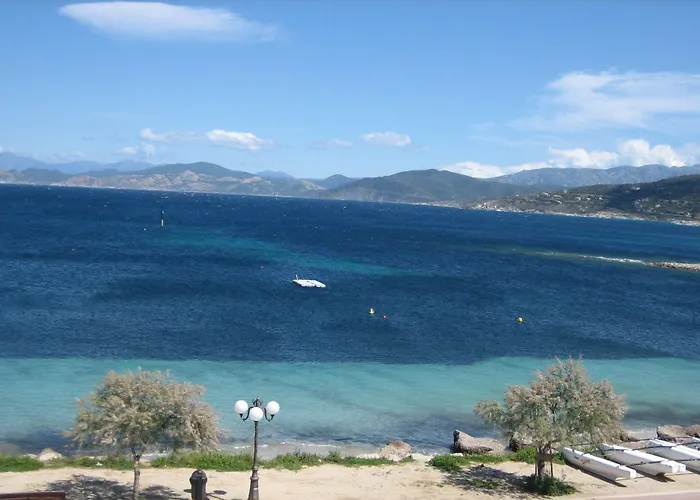 L'isula Rossa LʼÎle-Rousse
