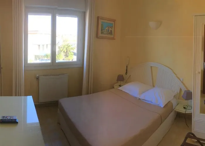 Hotel L'isula Rossa LʼÎle-Rousse