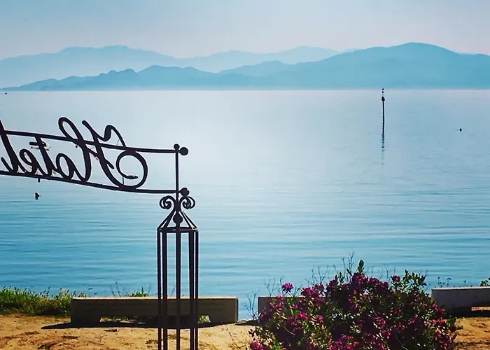 Hotel L'isula Rossa 2*