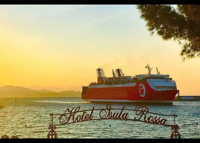 Hotel L'isula Rossa 2*